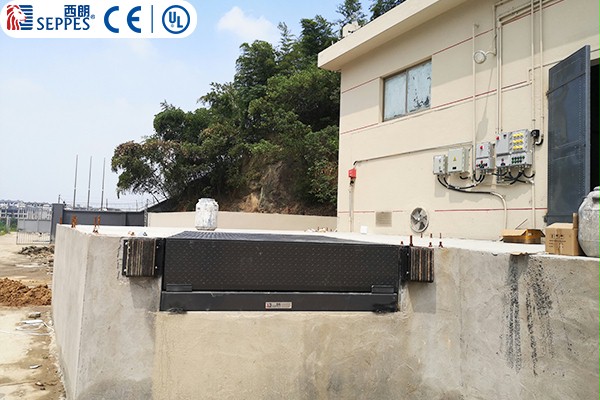 翻板式液壓平臺