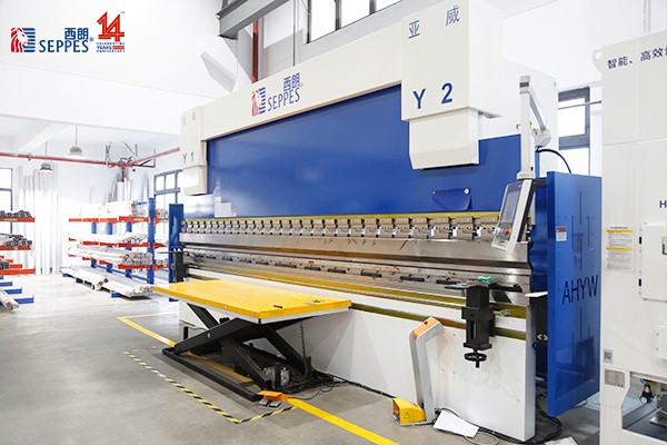 西朗折彎機設備